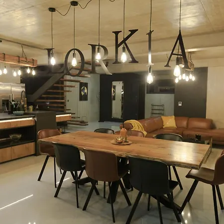 וילה Lorkia *